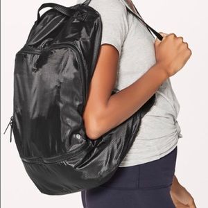 black lululemon backpack